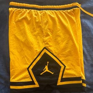 Jordan Diamond Shorts Mesh Nike Men's Yellow and Black Athletic Shorts NWOT
